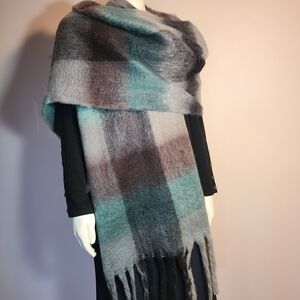 Elegant Plaid Wool Scarf